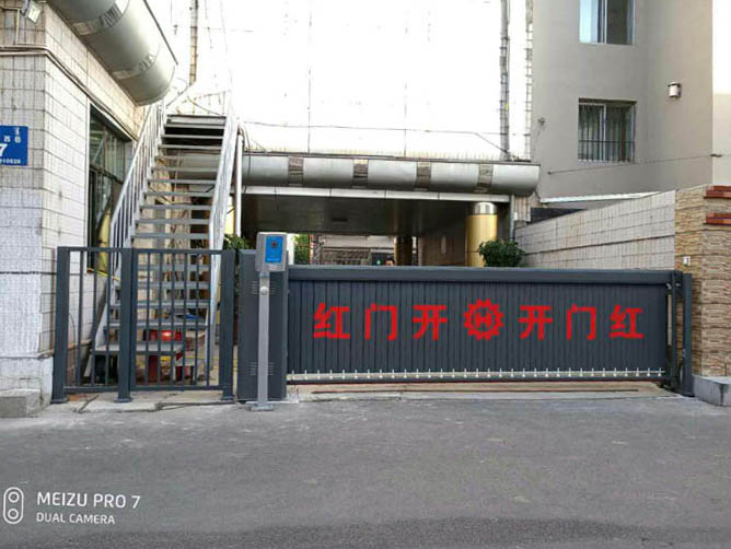 興安盟駐呼辦事處空降門，側(cè)小門